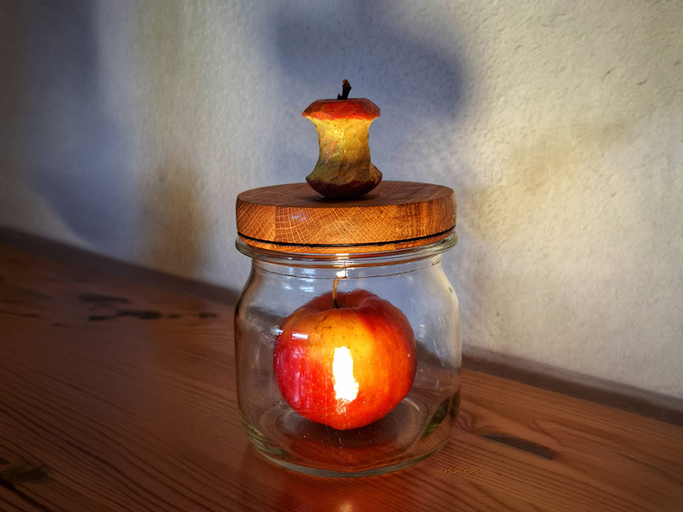 Da hat doch schon gleich eine(r) in den Apfel gebissen...